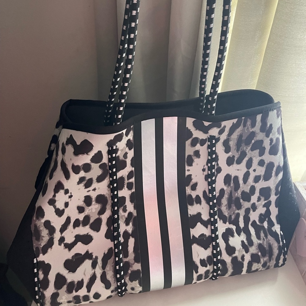 Black/white/gray leopard print neoprene tote with insert. NWOT